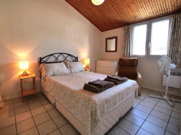 Ground Floor double bedroom at Villa Les Pins du Phare